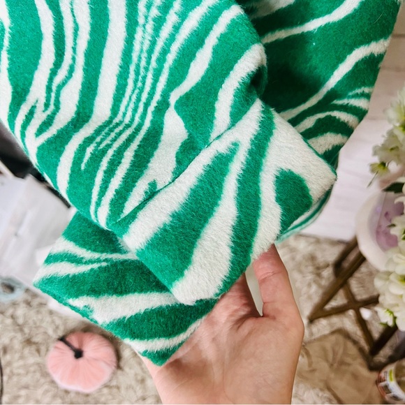 White & Green Zebra Shacket - Picture 10 of 14
